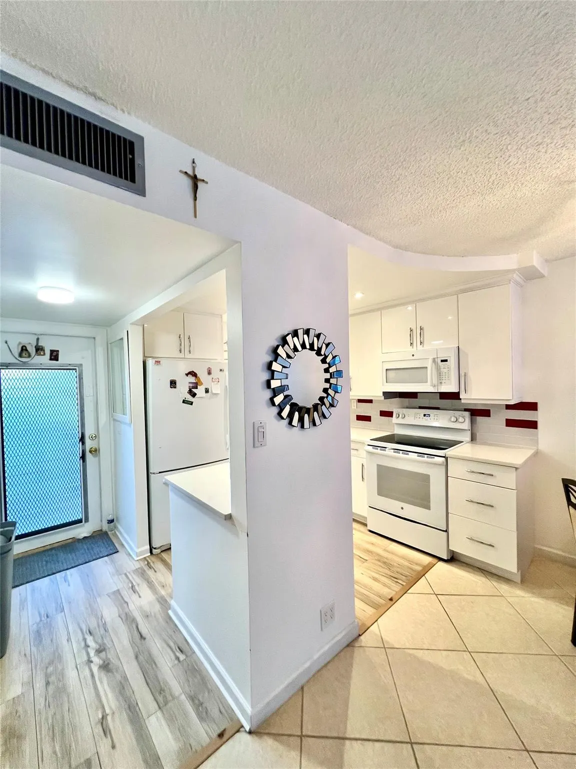 9660 Sunrise Lakes Blvd, #208