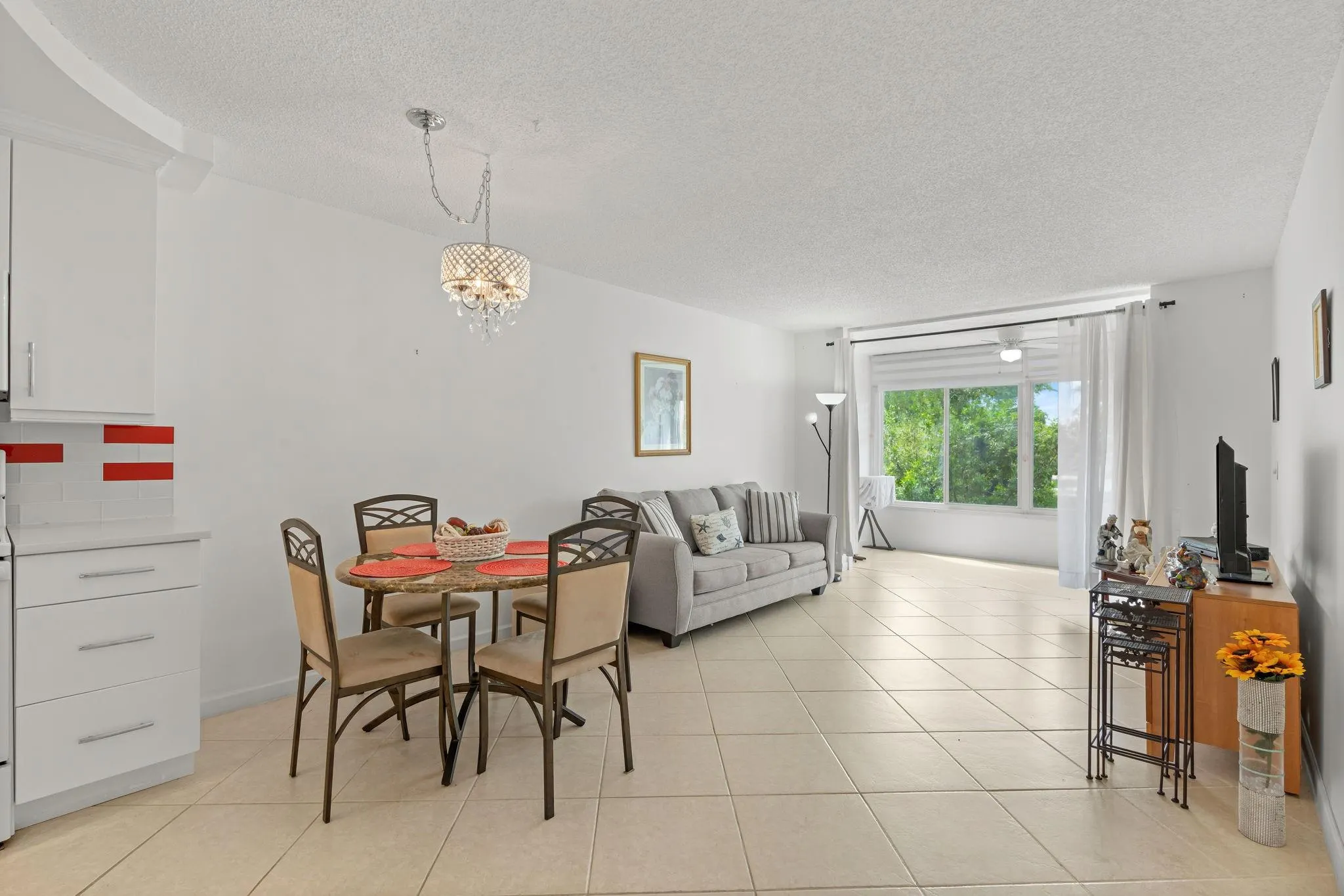 9660 Sunrise Lakes Blvd, #208