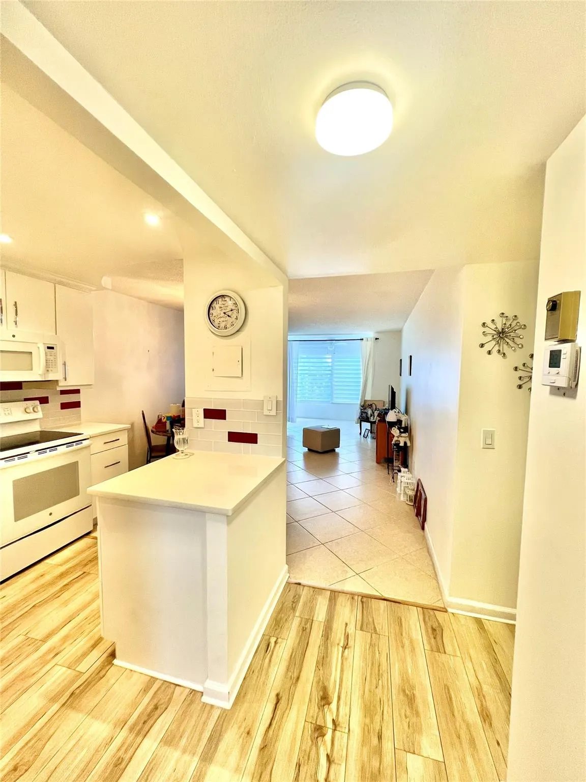 9660 Sunrise Lakes Blvd, #208