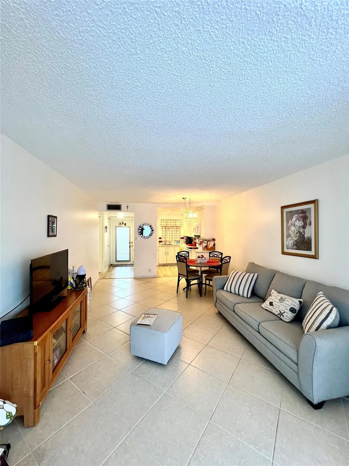 9660 Sunrise Lakes Blvd, #208