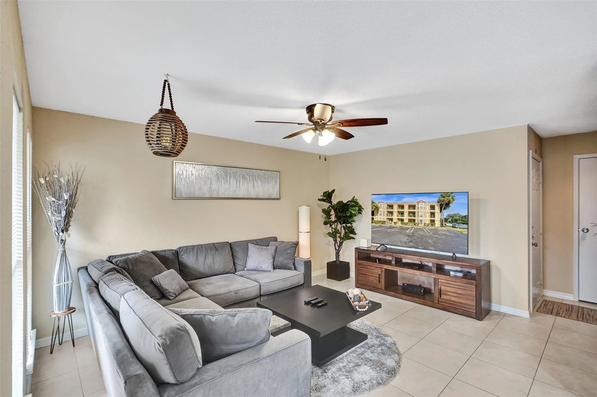 777 Riverside Dr, #1517
