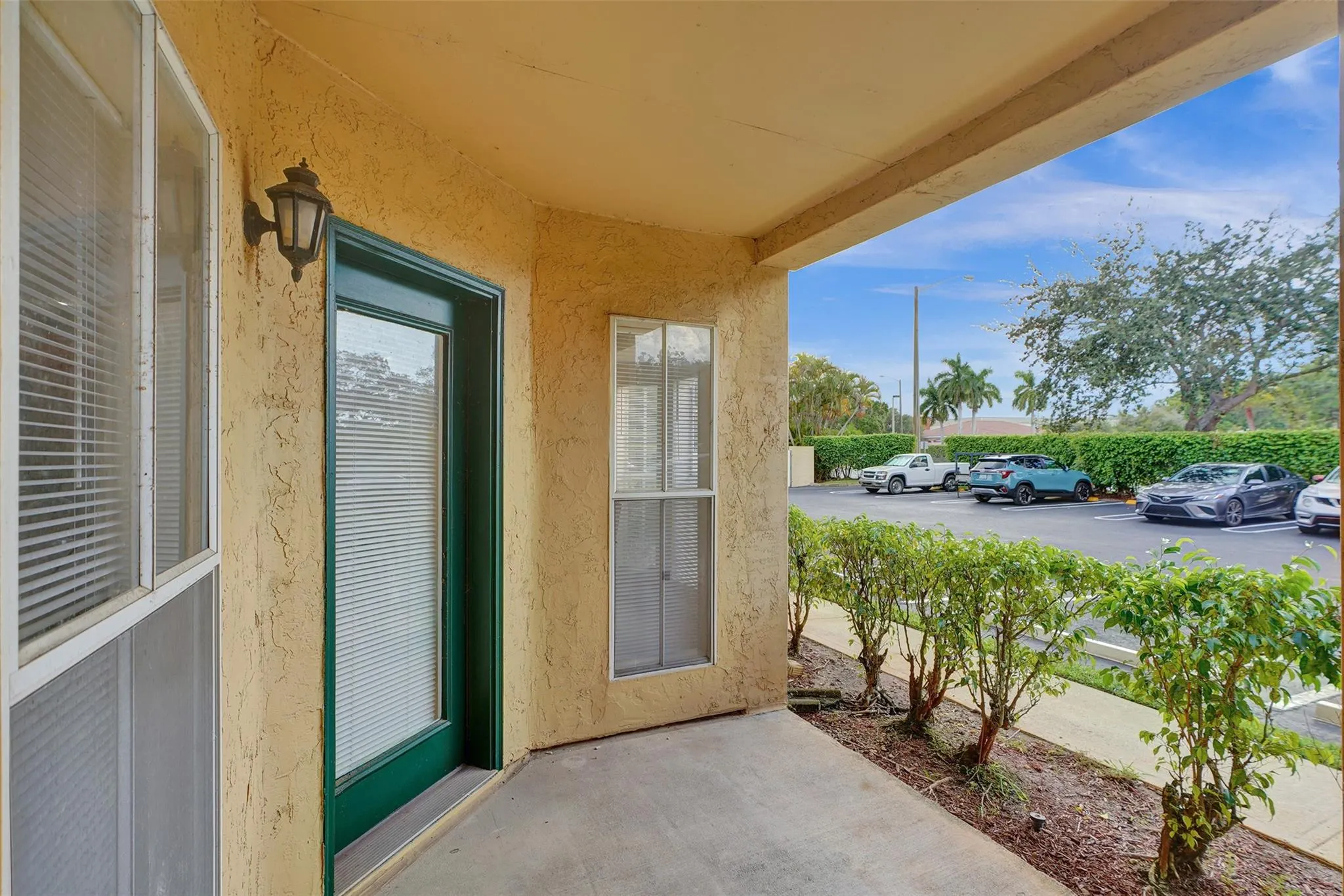 777 Riverside Dr, #1517