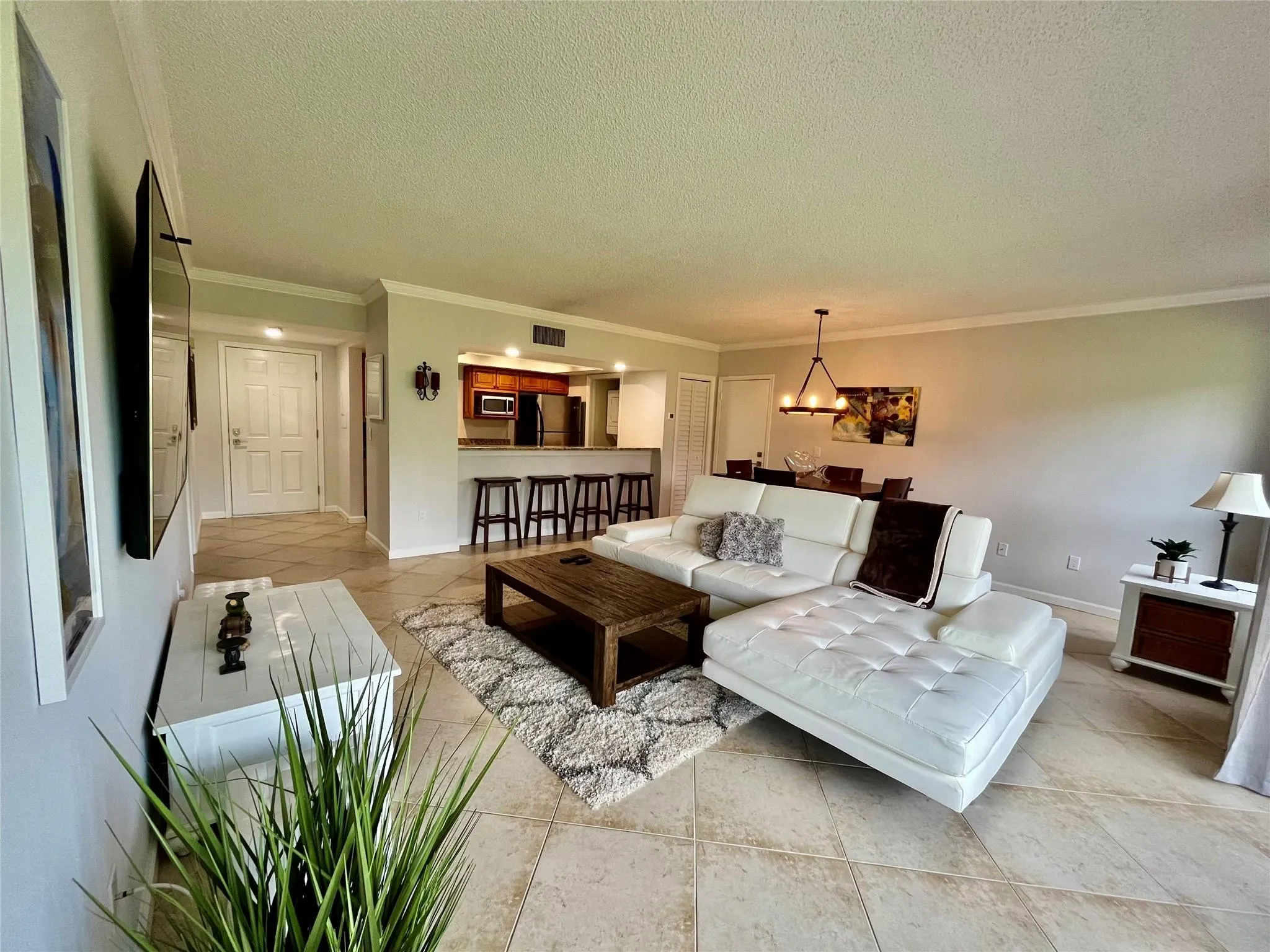 11863 Wimbledon Cir, #401