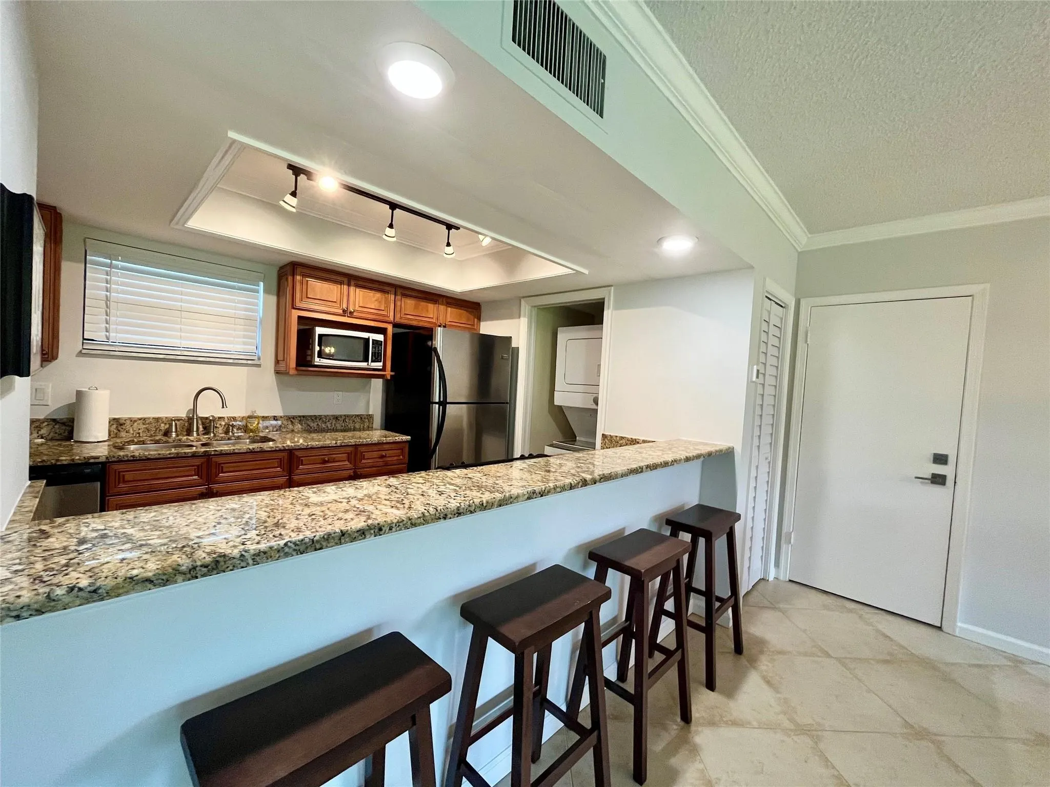 11863 Wimbledon Cir, #401