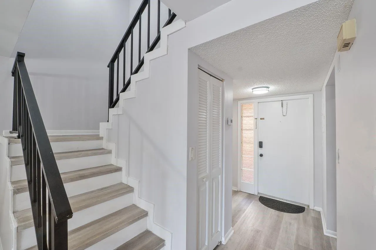 400 Commodore Dr, #316