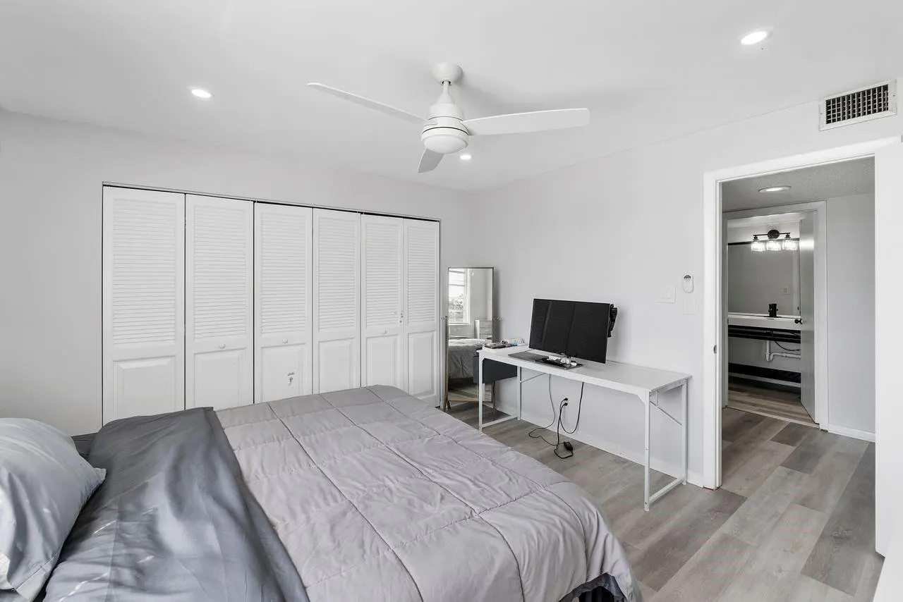 400 Commodore Dr, #316
