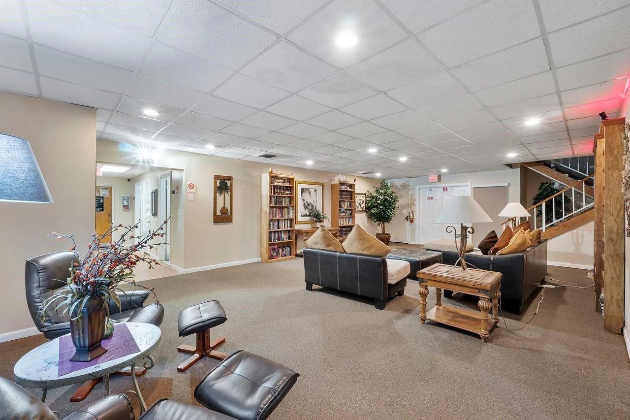 400 Commodore Dr, #316