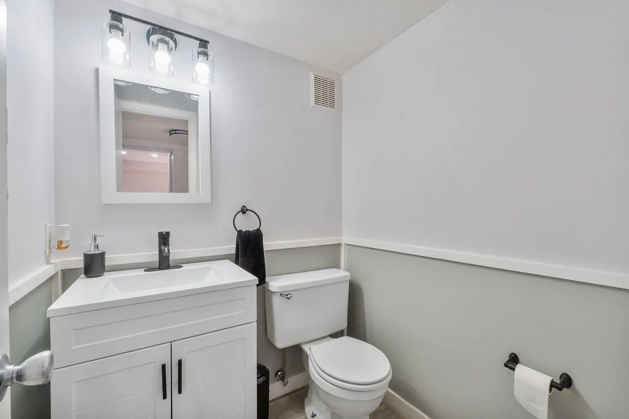 400 Commodore Dr, #316