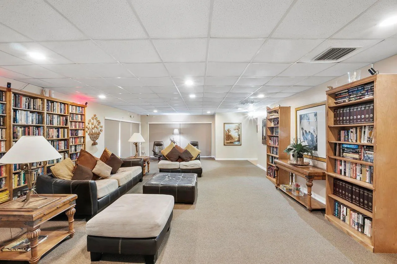 400 Commodore Dr, #316