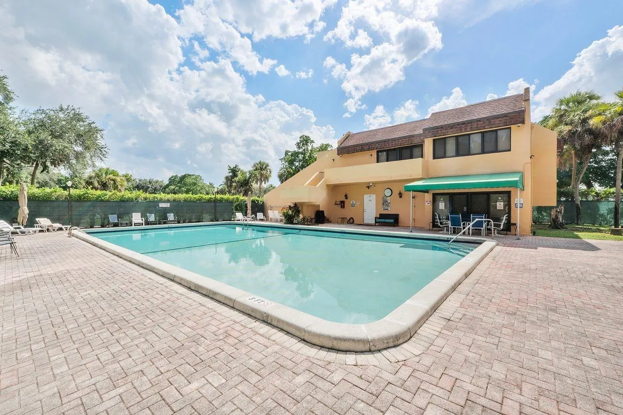 400 Commodore Dr, #316