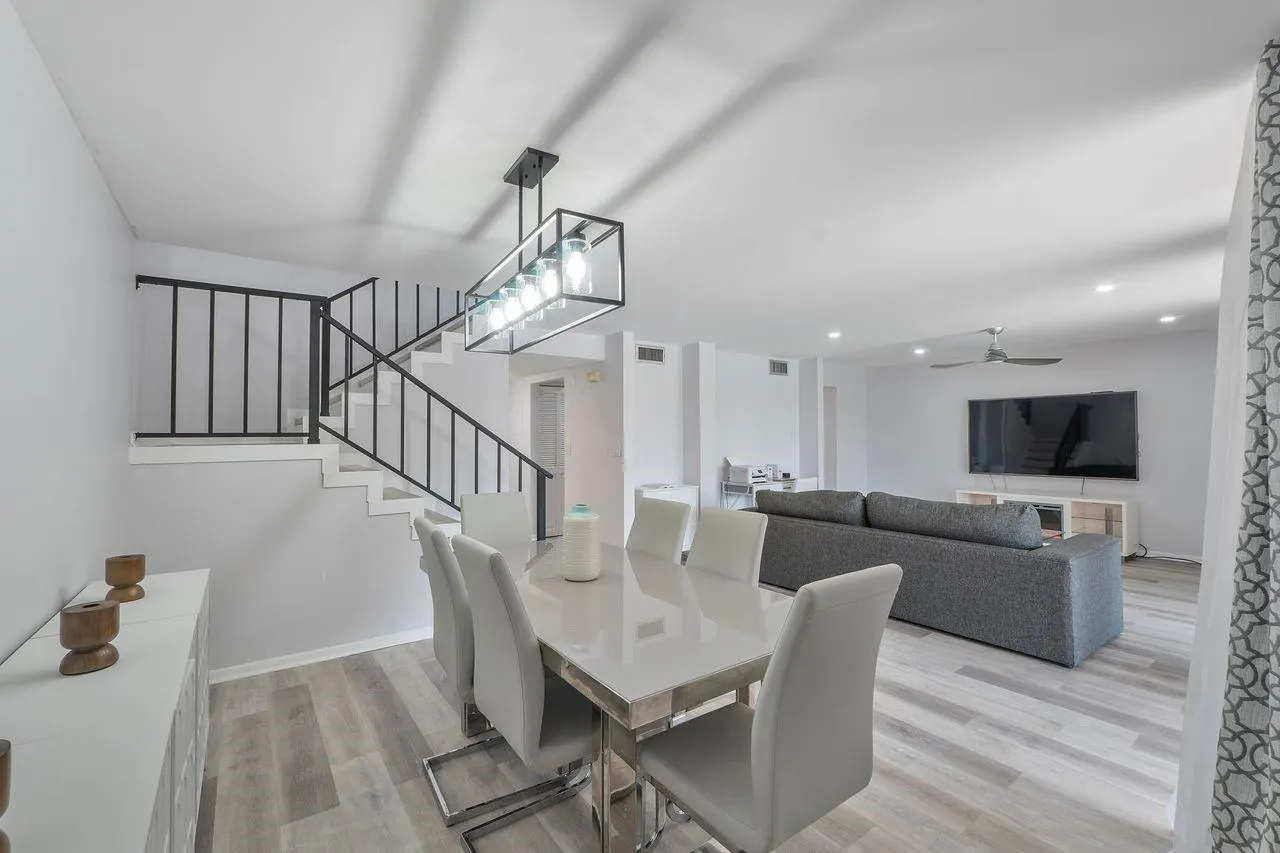 400 Commodore Dr, #316