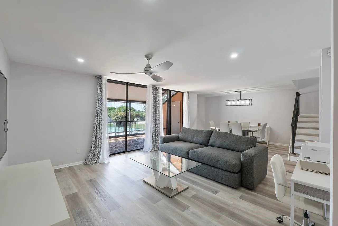 400 Commodore Dr, #316