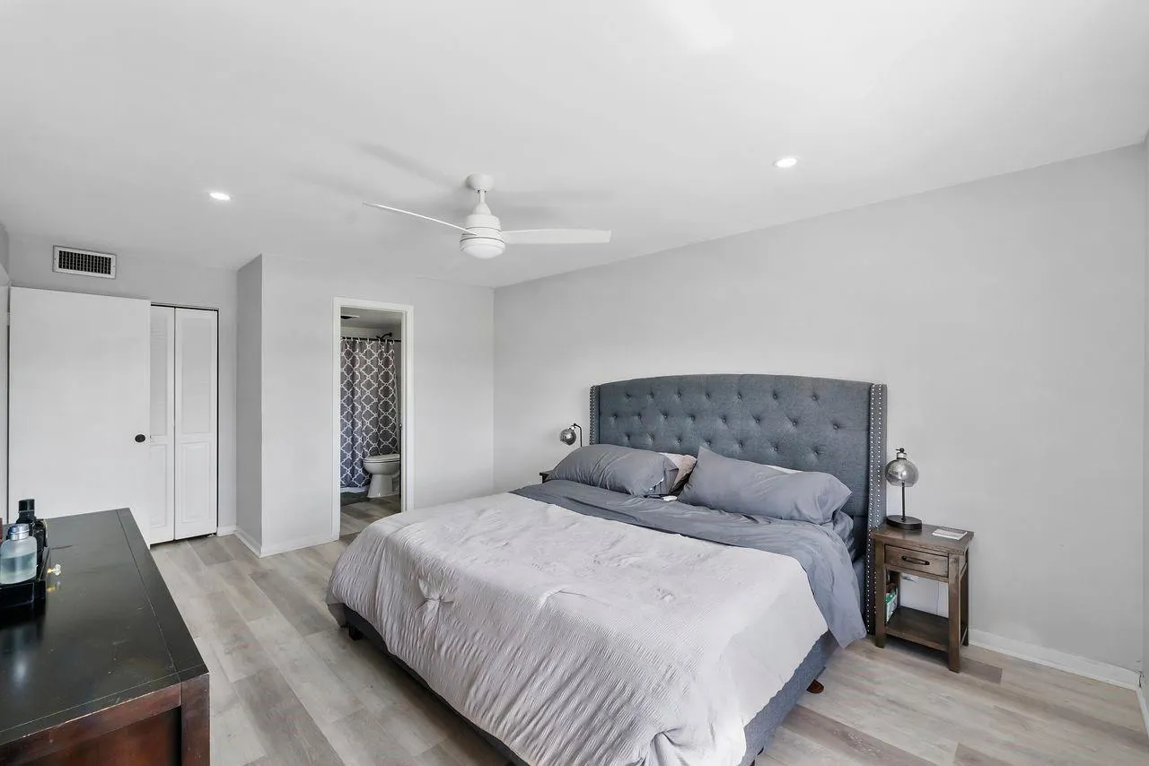 400 Commodore Dr, #316