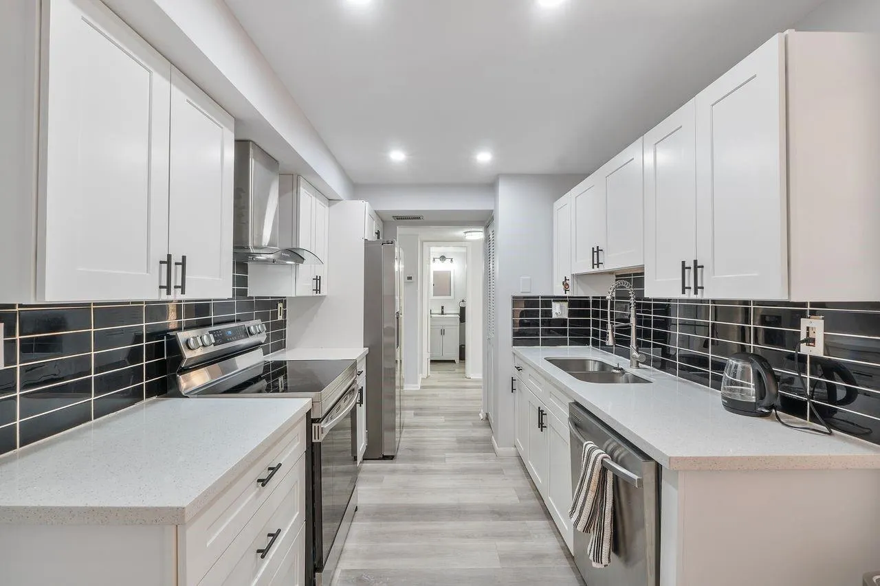 400 Commodore Dr, #316