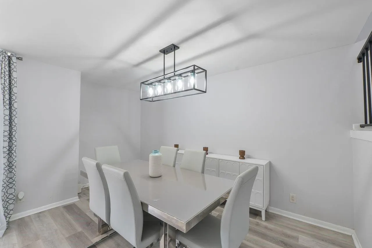 400 Commodore Dr, #316