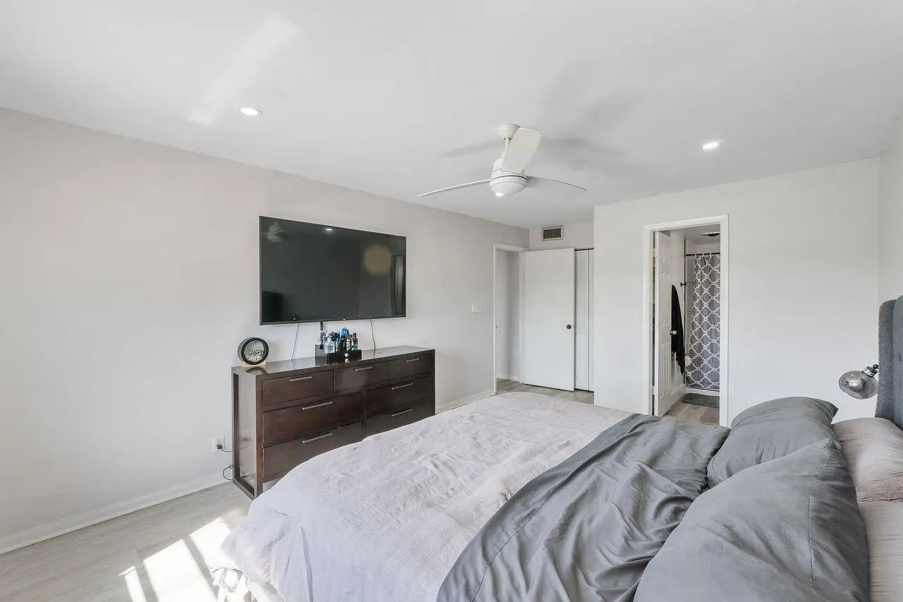 400 Commodore Dr, #316