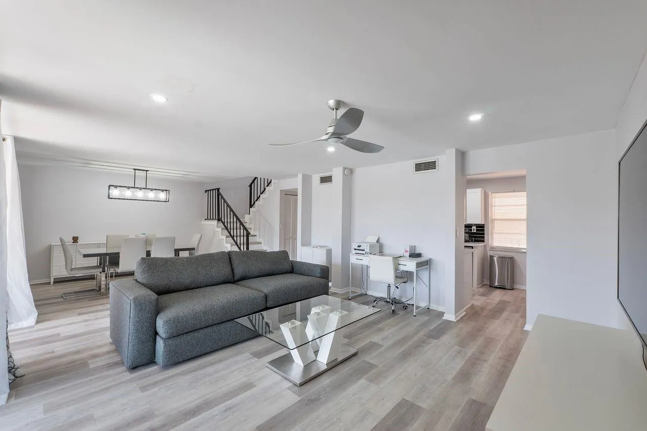 400 Commodore Dr, #316