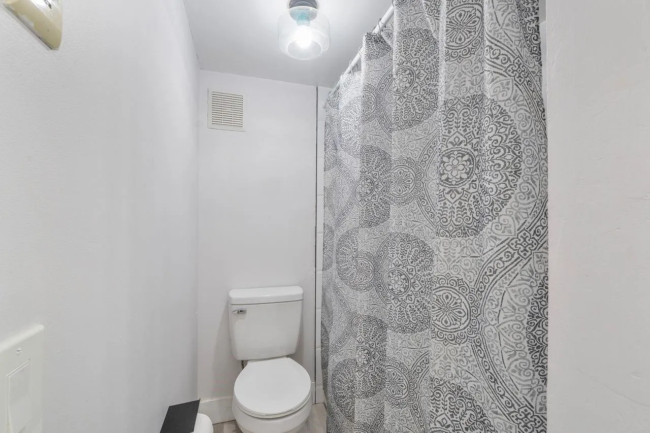 400 Commodore Dr, #316