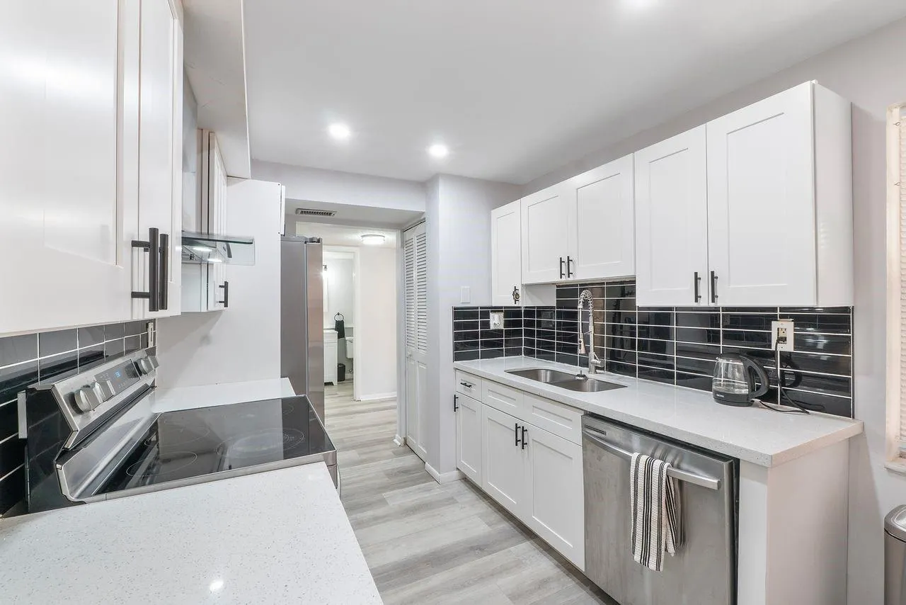 400 Commodore Dr, #316