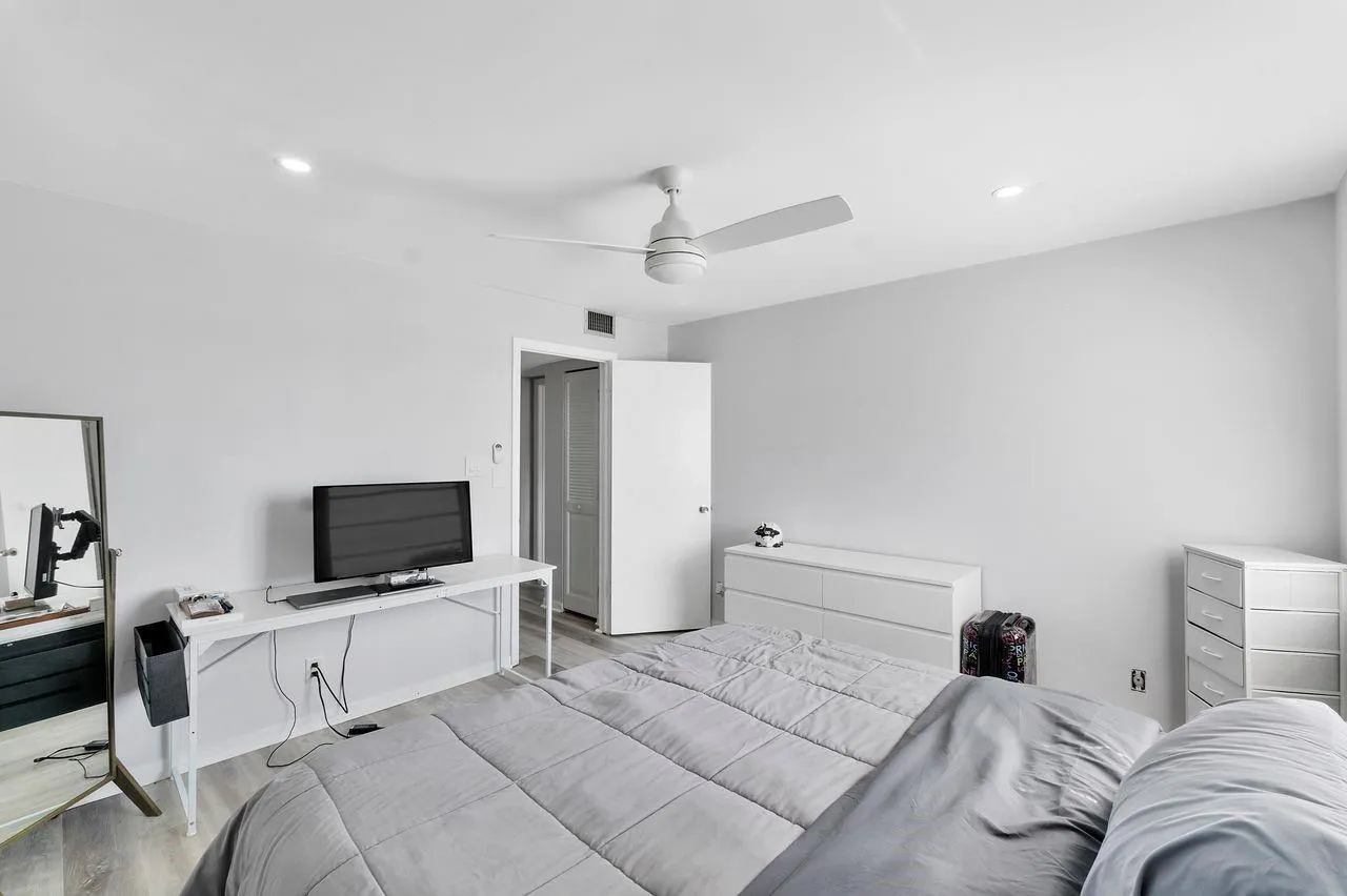 400 Commodore Dr, #316