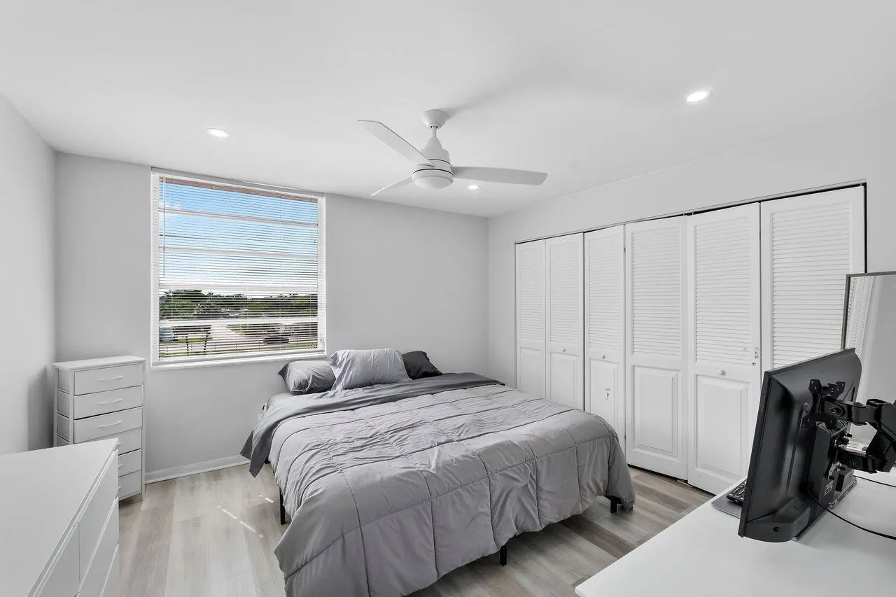 400 Commodore Dr, #316