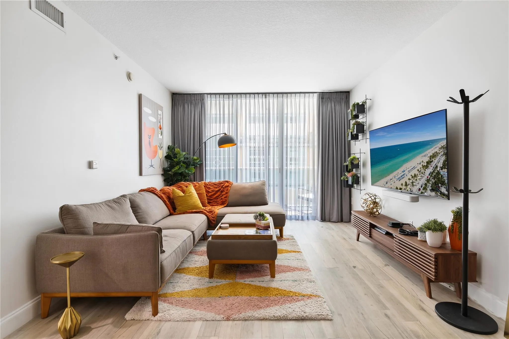 350 SE 2nd St, #780