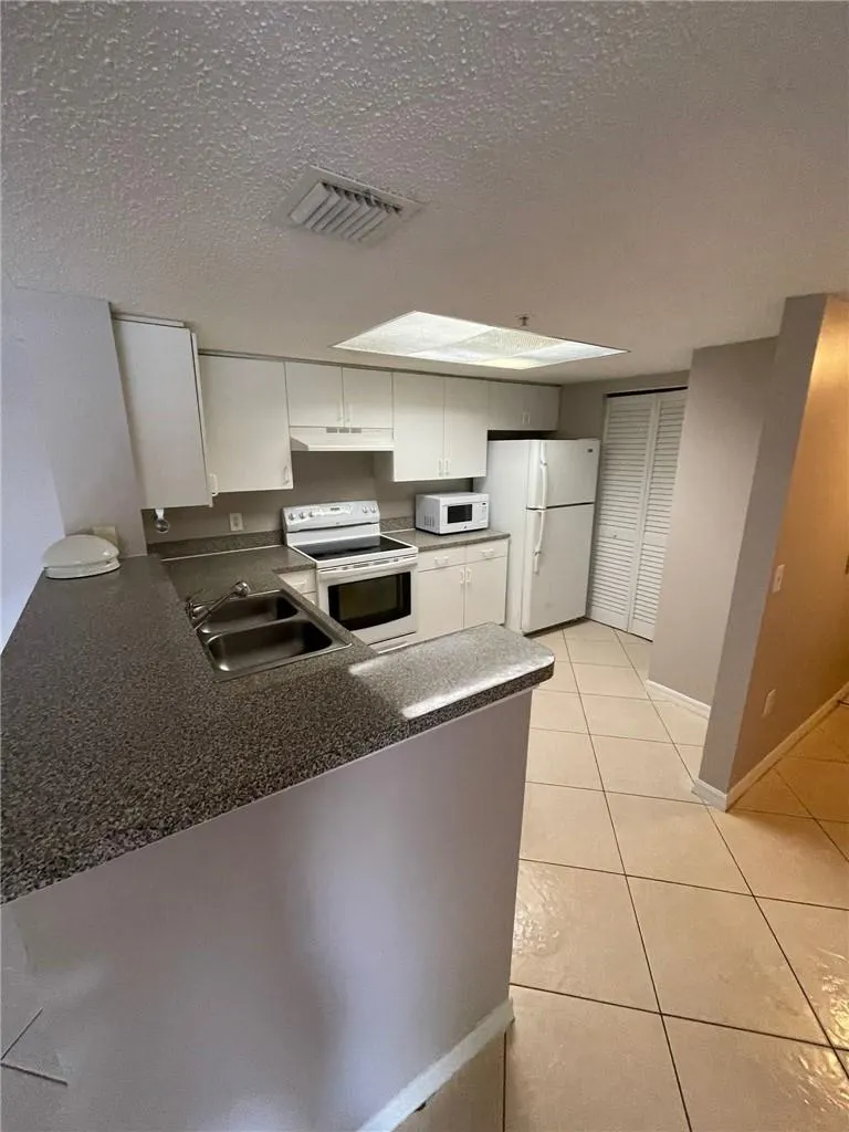 5025 WILES RD, #101