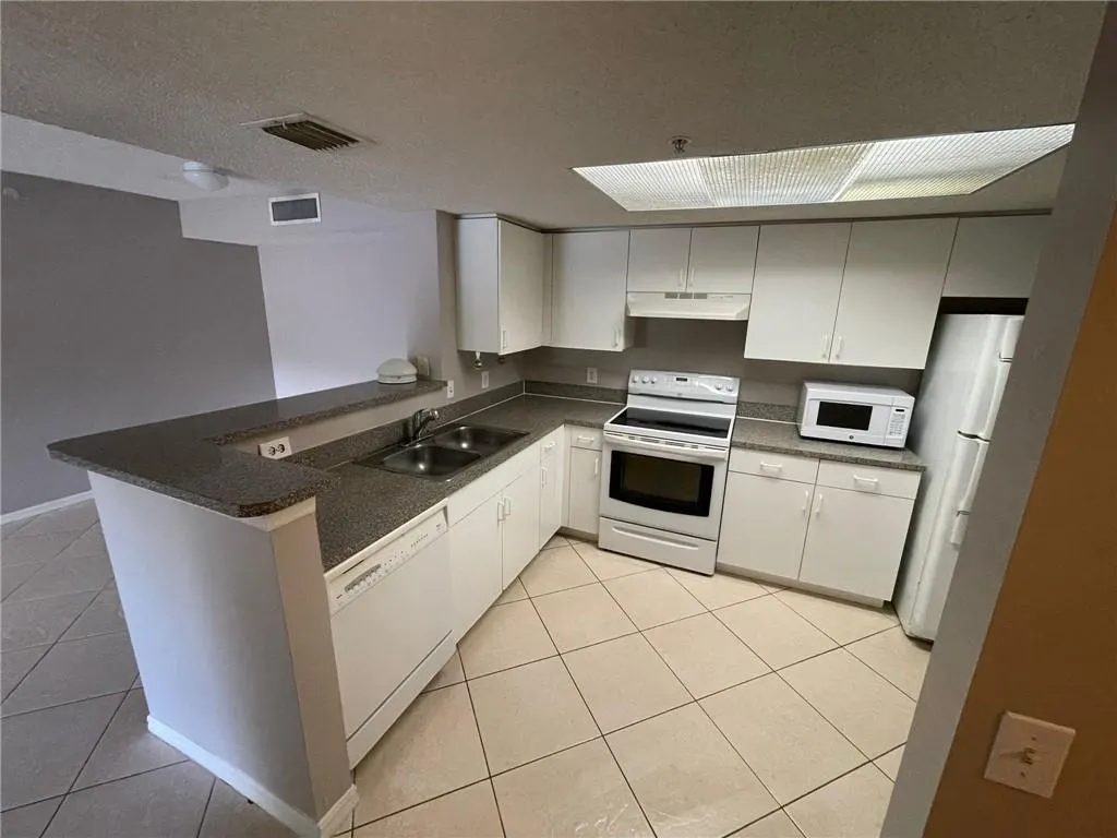 5025 WILES RD, #101
