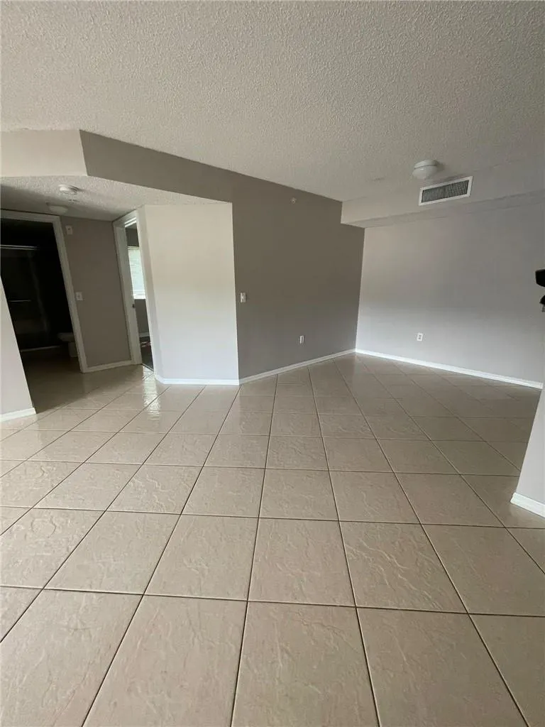 5025 WILES RD, #101