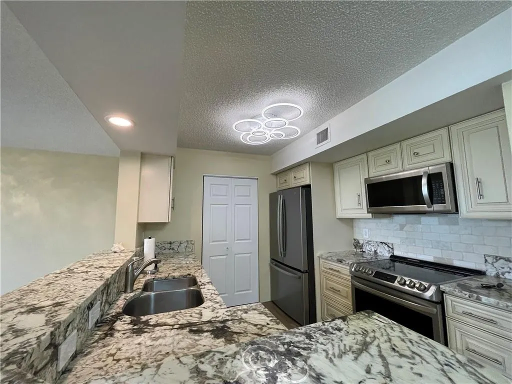 1200 Scotia Drive, #306