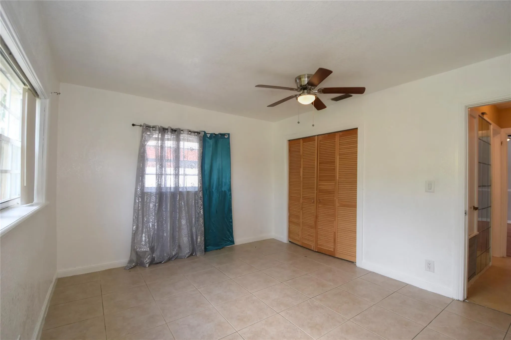 5385 SW 8th Ct