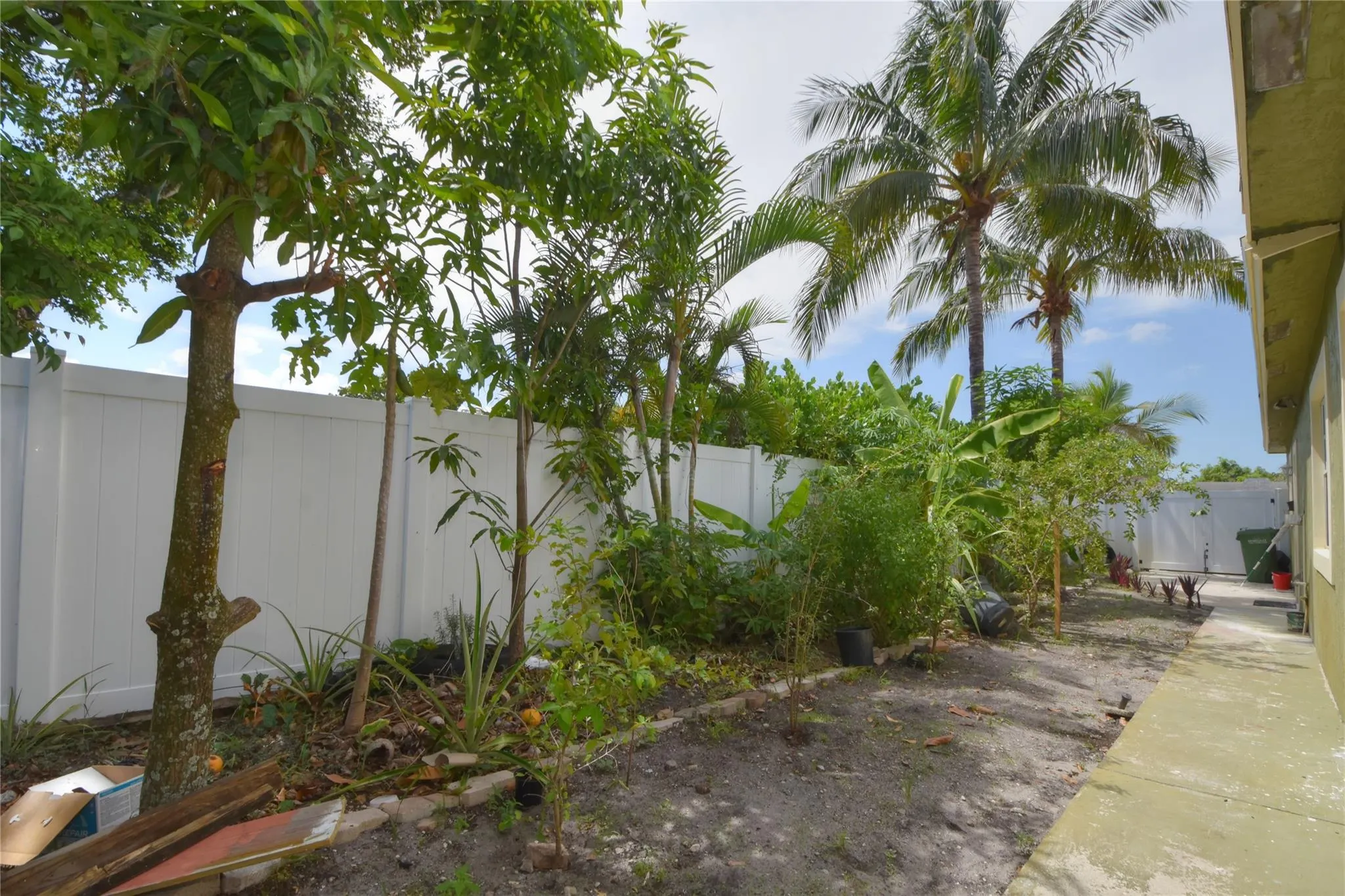 5385 SW 8th Ct
