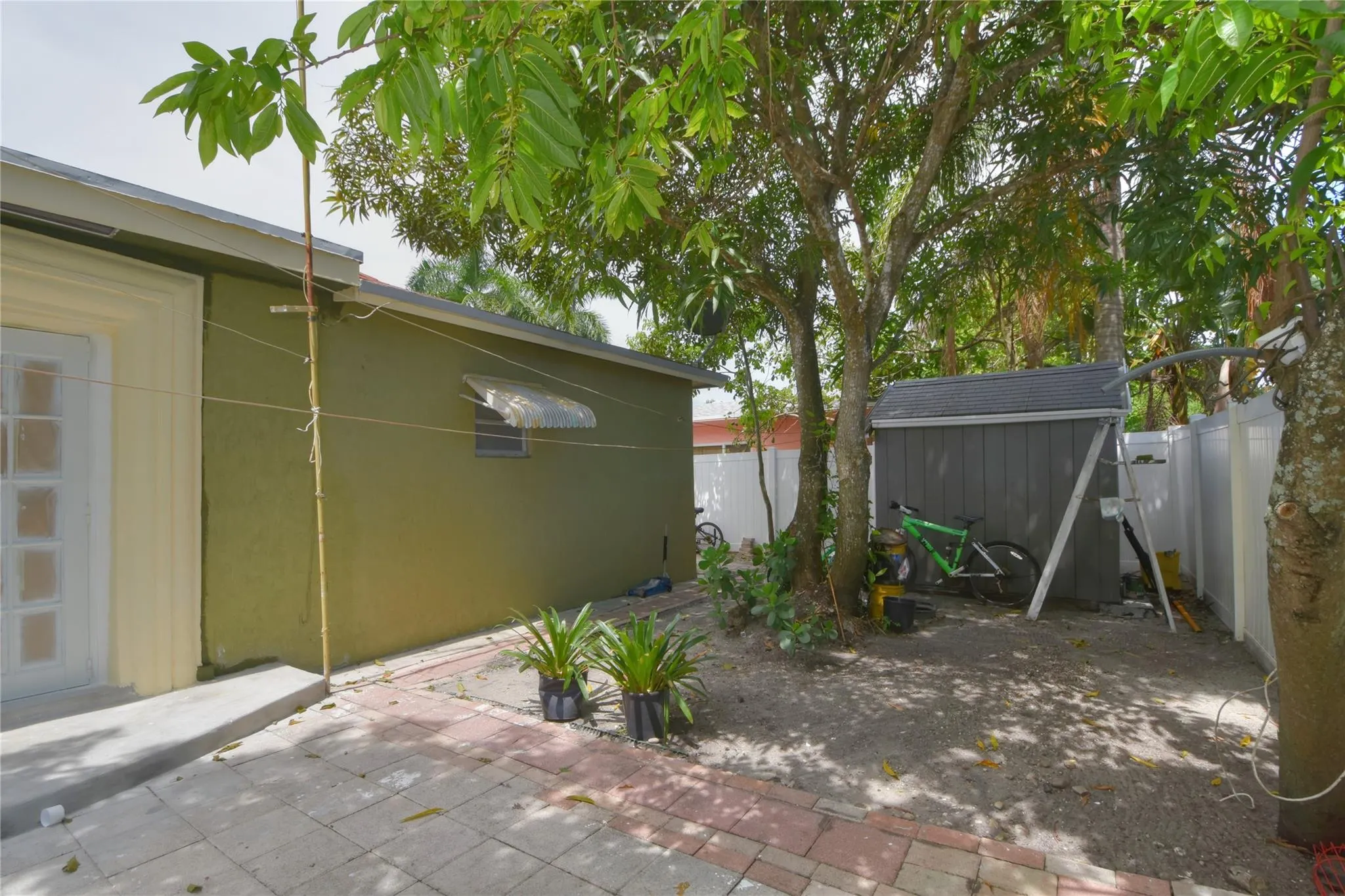 5385 SW 8th Ct