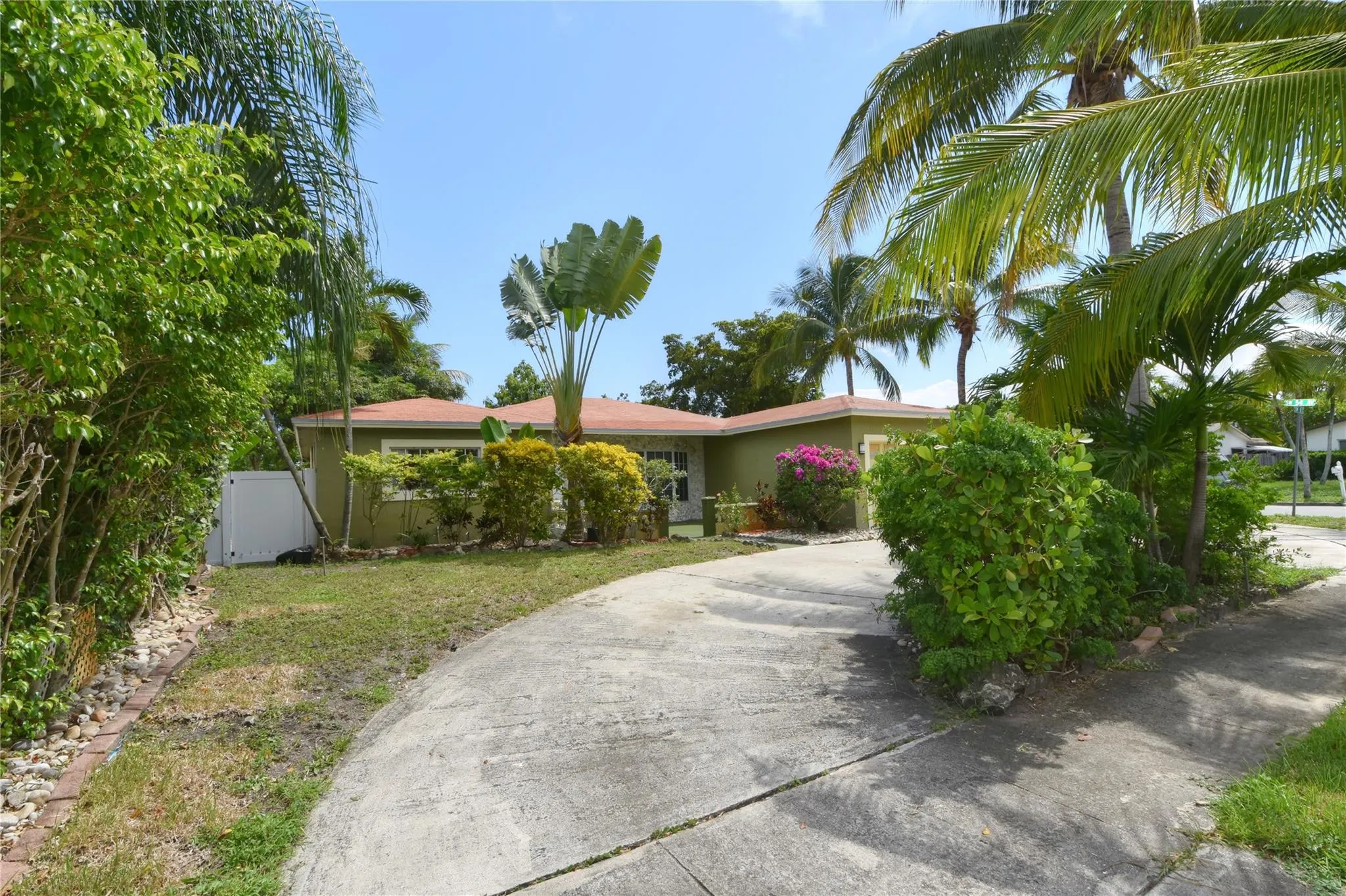 5385 SW 8th Ct