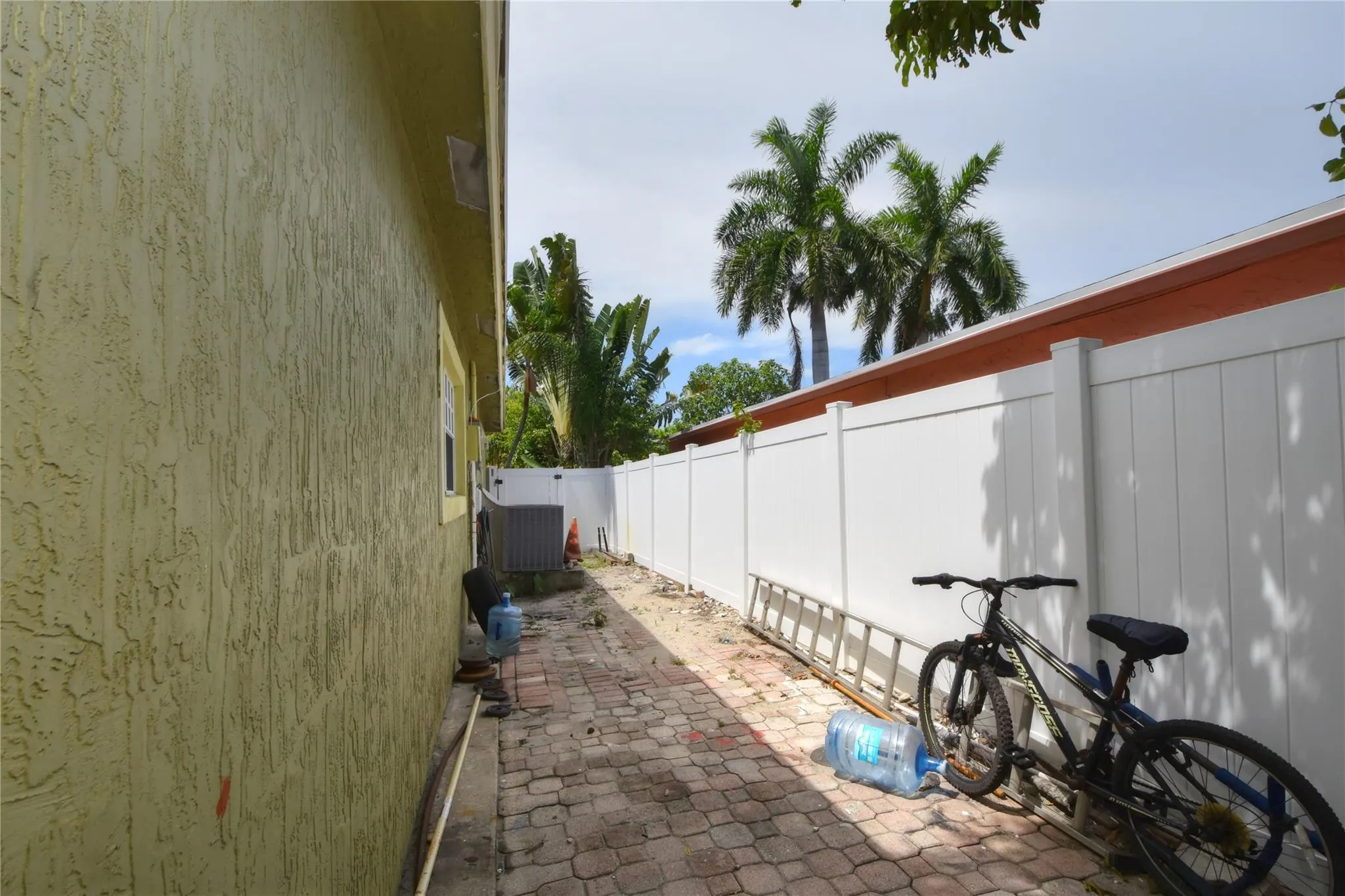 5385 SW 8th Ct