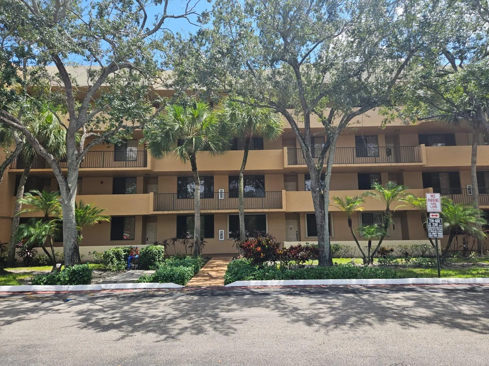 8592 W Sunrise Blvd, #416