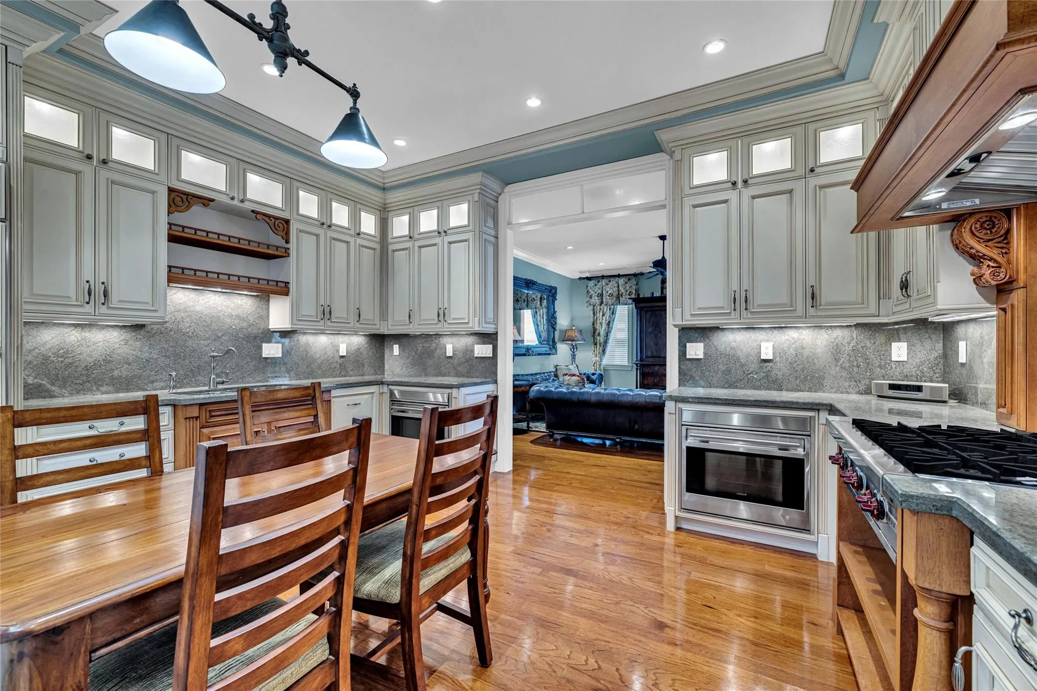 317 N Victoria Park Rd