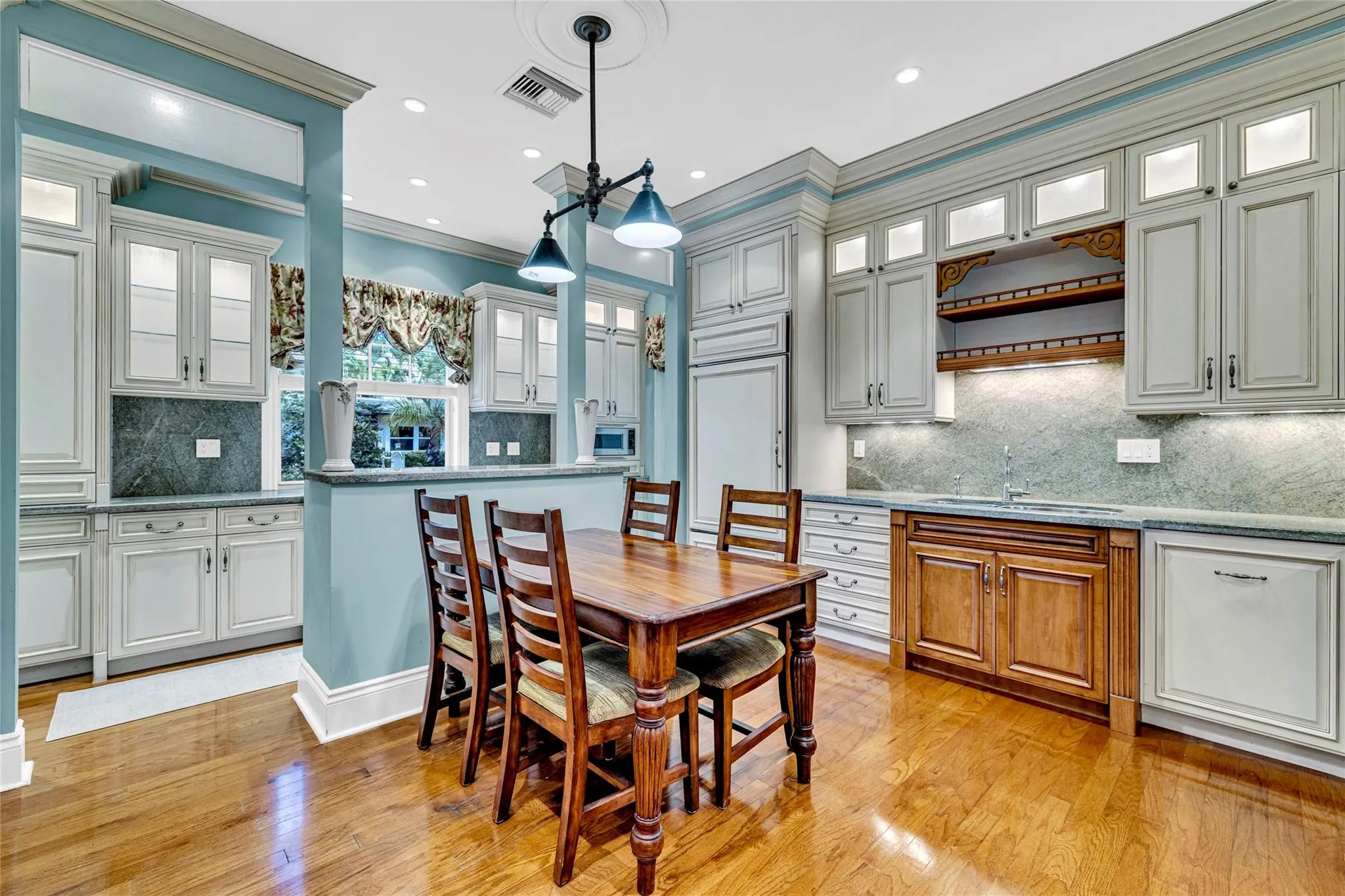 317 N Victoria Park Rd
