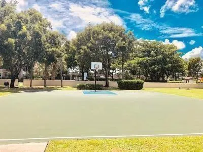 313 Gardens Dr, #204
