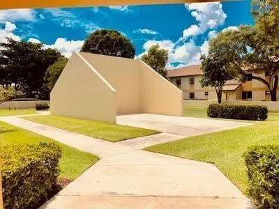 313 Gardens Dr, #204