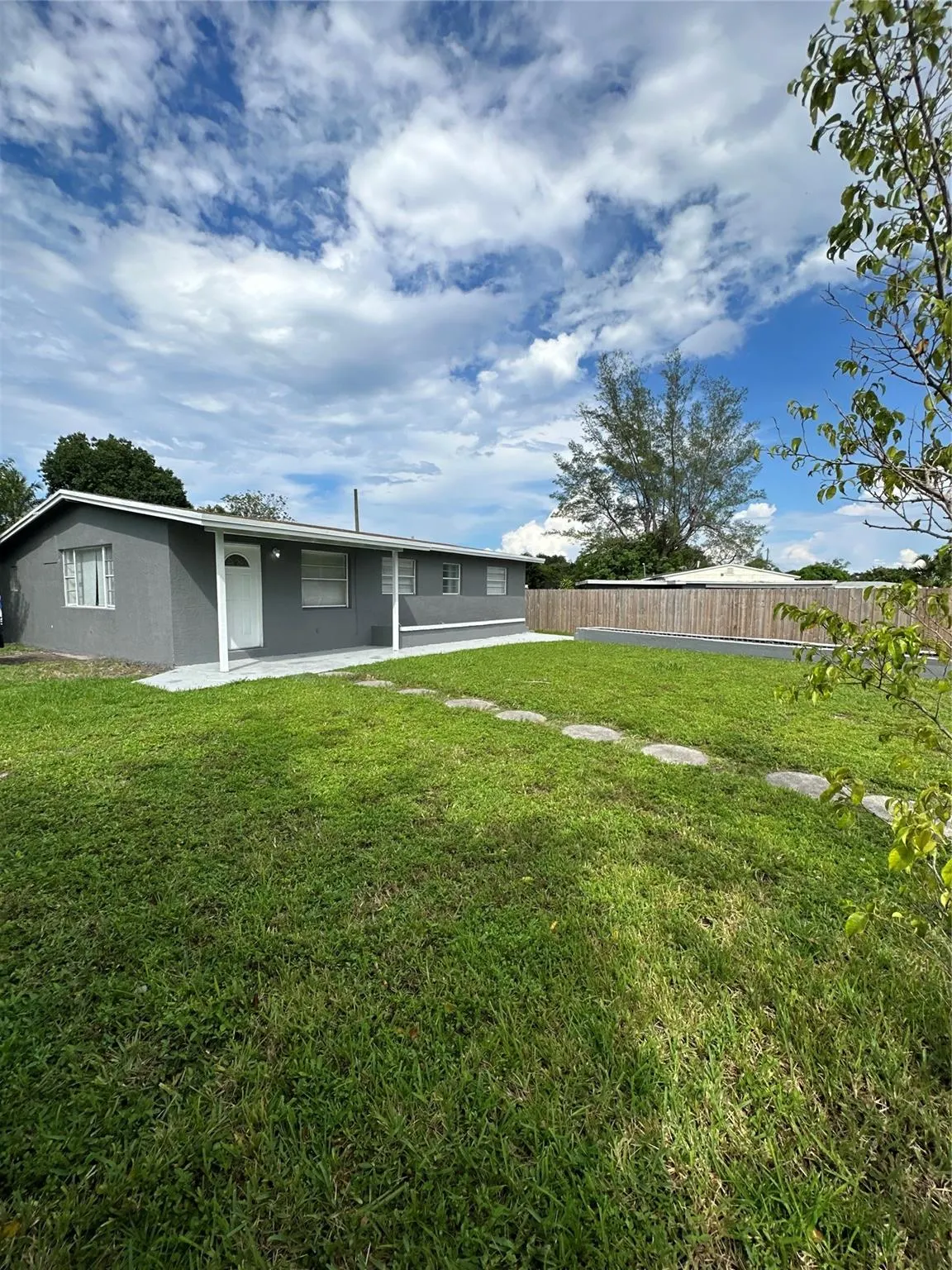 1412 NW 19th Ave