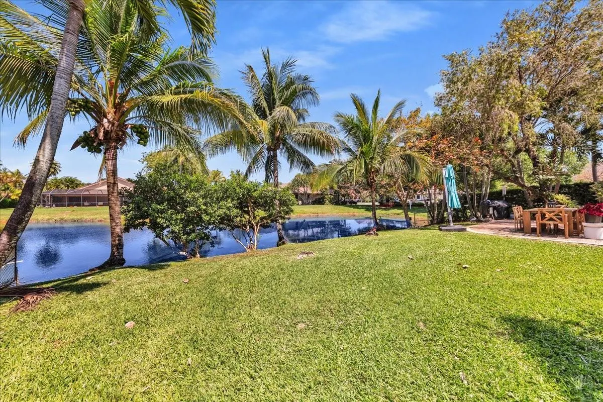 3140 MAPLE LN