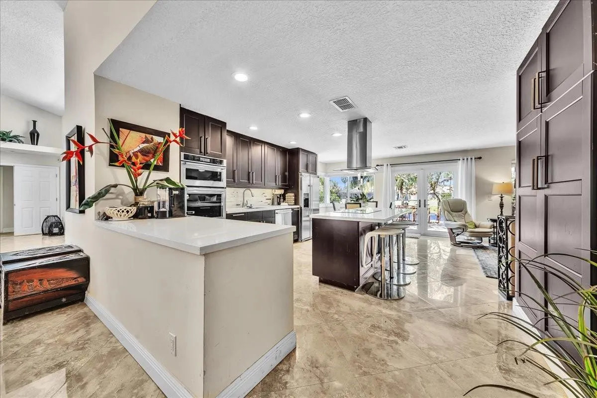 3140 MAPLE LN