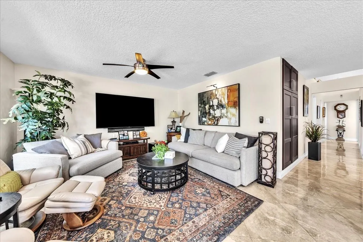 3140 MAPLE LN