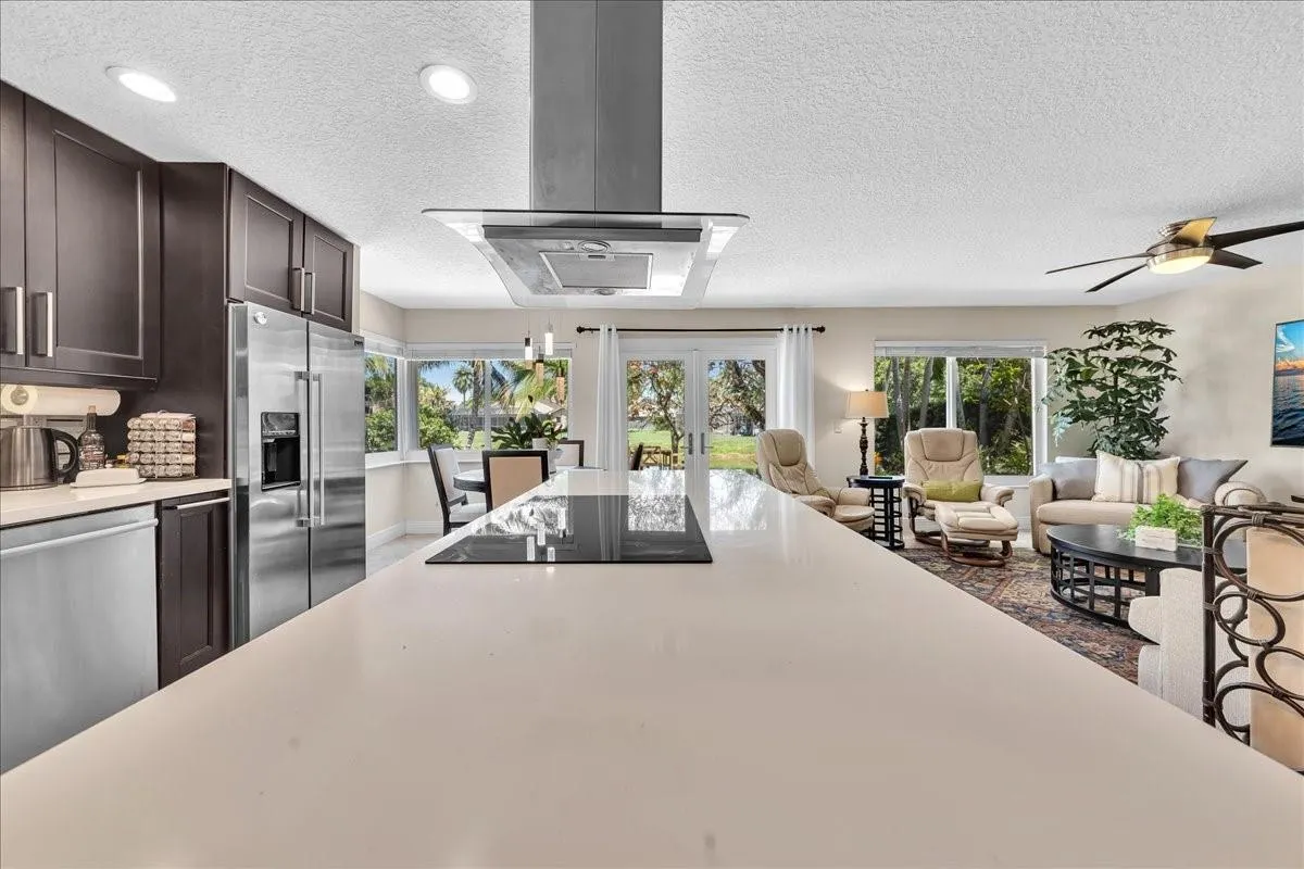 3140 MAPLE LN