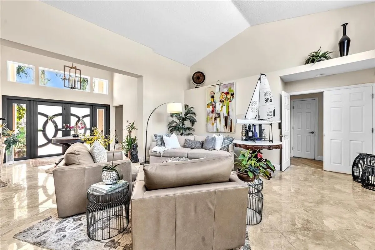 3140 MAPLE LN