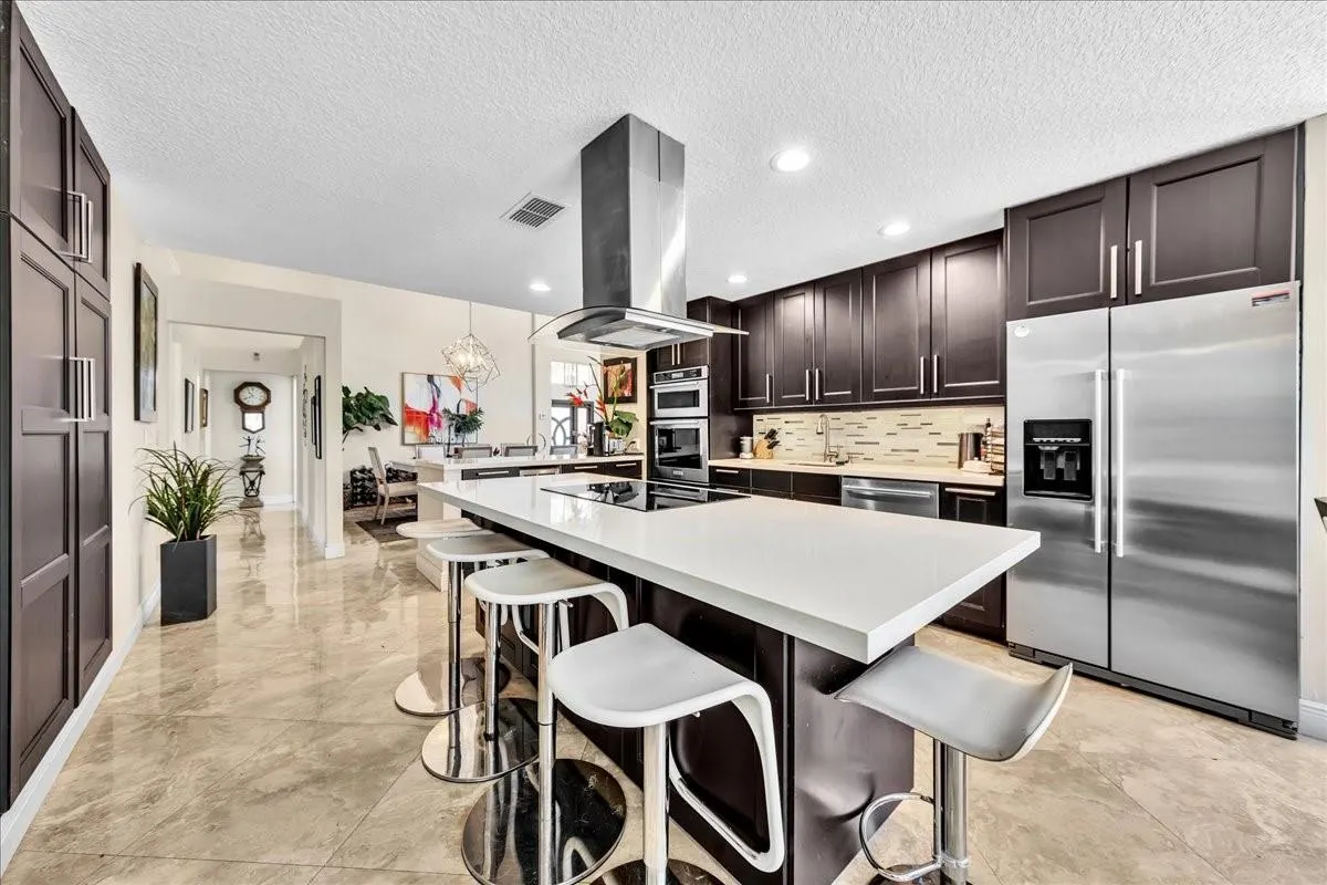 3140 MAPLE LN