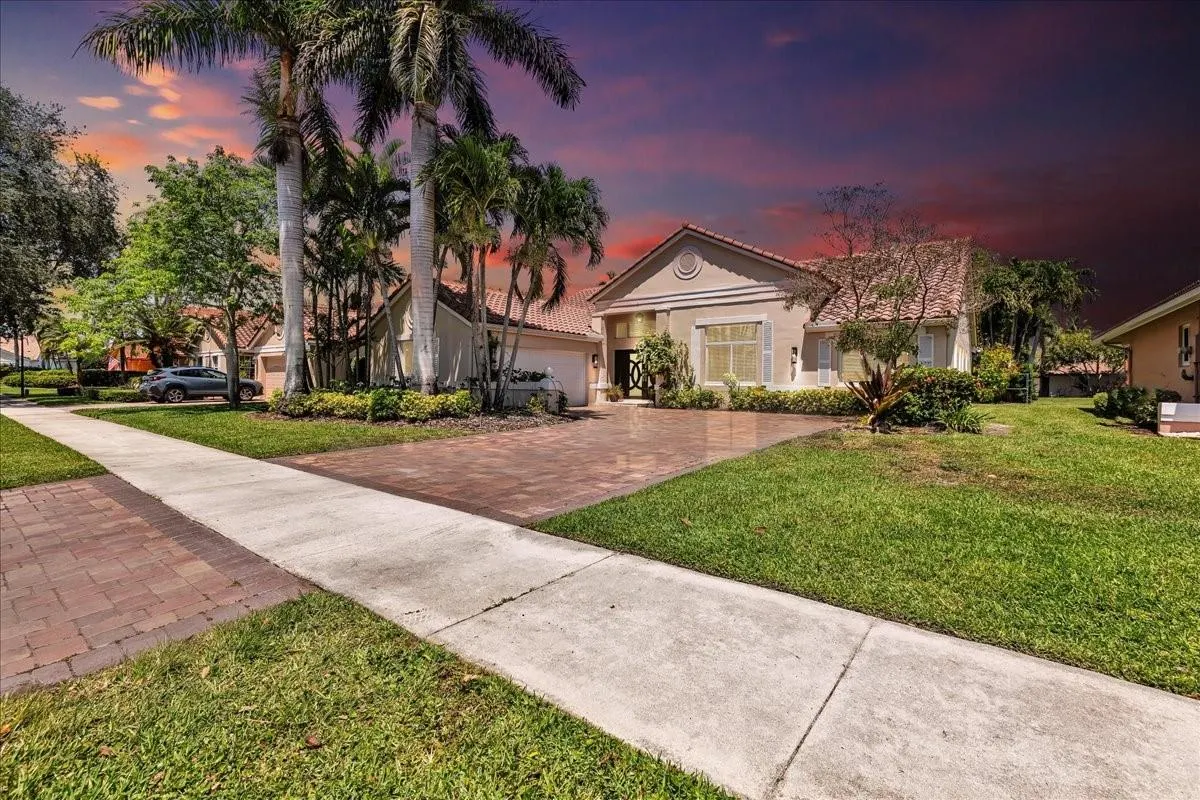 3140 MAPLE LN