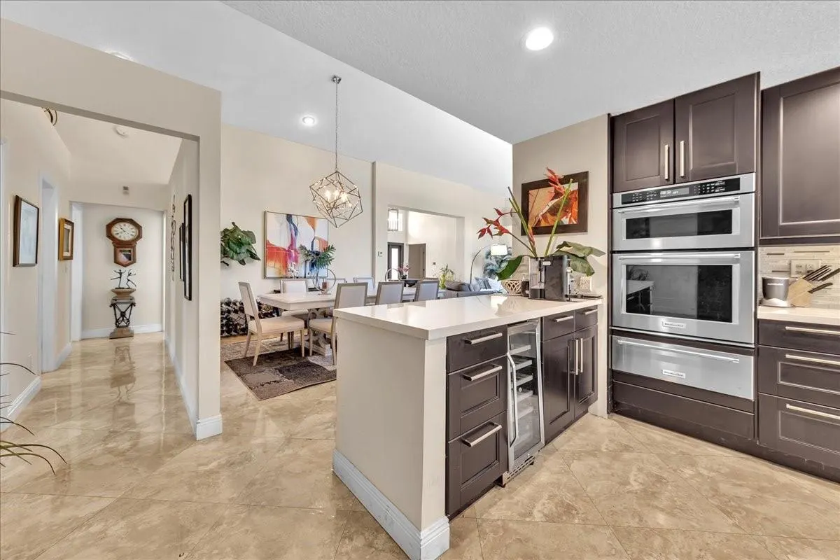 3140 MAPLE LN