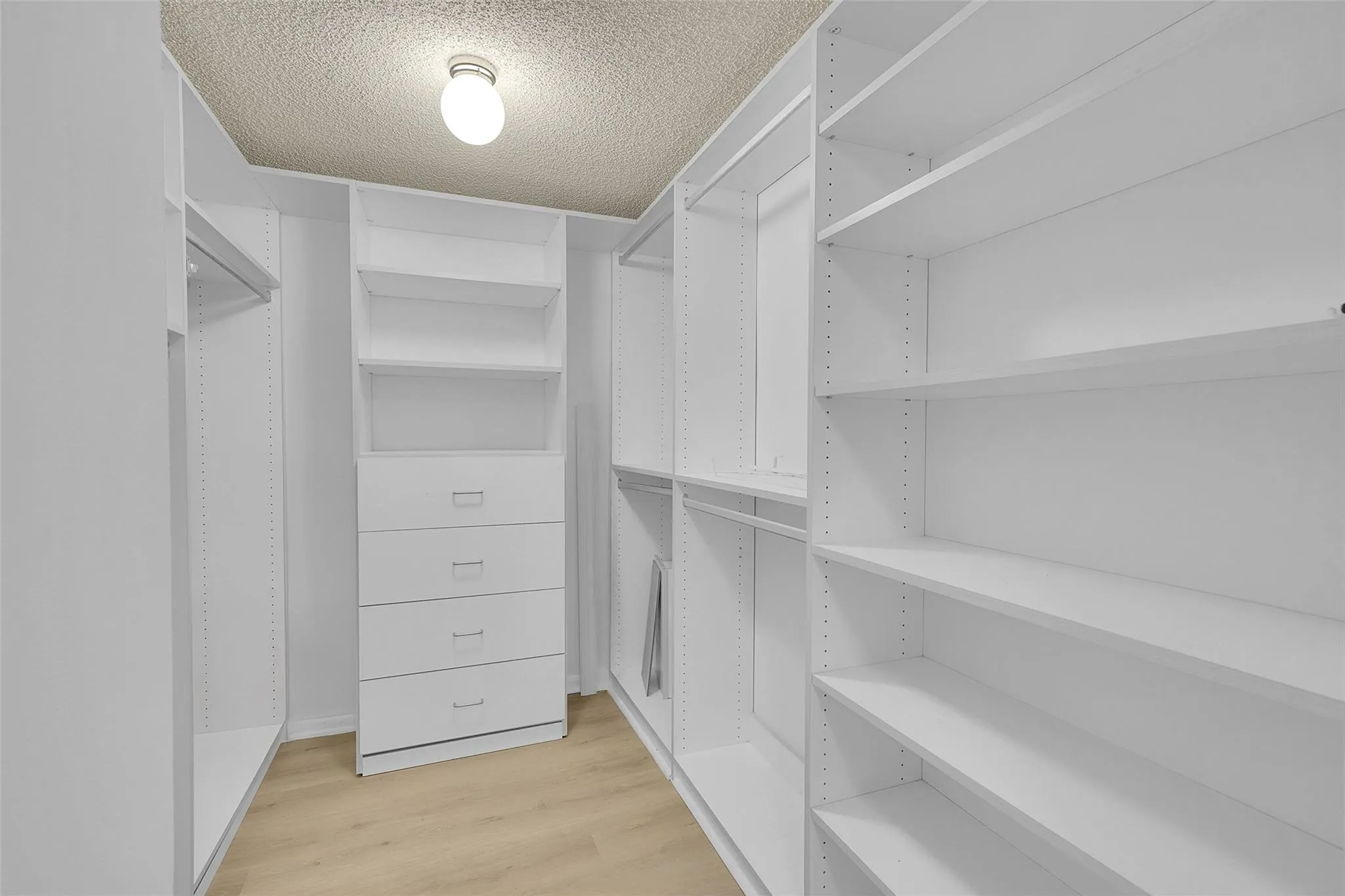 2612 Nassau Bnd, #D1